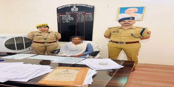 एक दिन के लिए अरुषि व अंजली बनी पुलिस क्षेत्राधिकारी