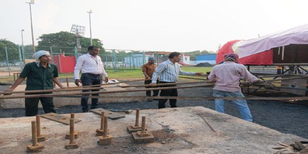 कोरबा : लाल मैदान दशहरा उत्सव के लिए बन रहा 112 फीट का ऊंचा रावण