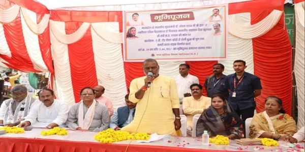 ग्वालियरः मंत्री कुशवाह ने कम्पू एवं लश्कर क्षेत्र में बड़ी-बड़ी सड़कों के डामरीकरण का किया भूमिपूजन