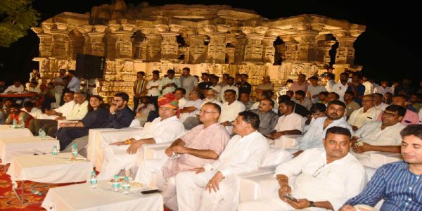 मालाणी महोत्सव के समापन पर झूमे दर्शक, कलाकारों की प्रस्तुतियों ने बांधा समां