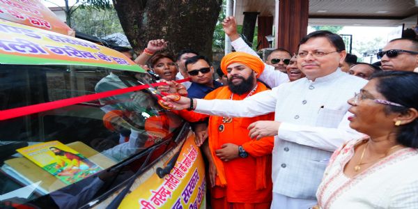 मुख्यमंत्री ने बहुउद्देशीय शिविर रथ को किया रवाना