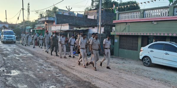 पूर्णिया के सरसी में दुर्गा पूजा को शांतिपूर्ण बनाने के लिए पुलिस ने किया फ्लैग मार्च