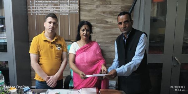 पनारसा कालेज के नवनिर्मित भवन का किया जाए अधिग्रहण, एसएमसी ने सौंपा ज्ञापन