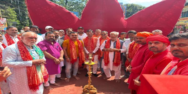 रक्षा राज्य मंत्री ने किया स्वर्ण जयंती क्लब के पंडाल का उदघाटन