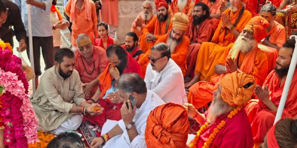 पंच दश नाम जूना अखाड़े की पवित्र छड़ी यात्रा गंगा की पूजा अर्चना के साथ प्रारंभ