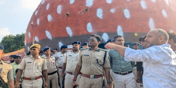 दशहरा पर्व को लेकर जिलाधिकारी एवं एसएसपी ने संयुक्त रुप से पूजा पंडालो का किया निरीक्षण