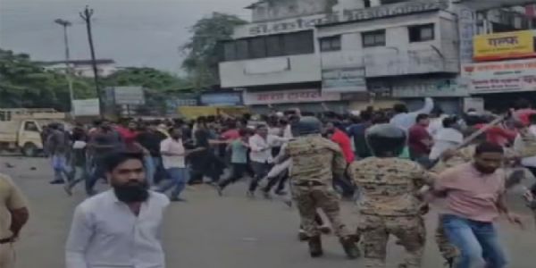 अहिल्यानगर में पुलिस ने किया लॉन्ग मार्च, 30 प्रदर्शनकारी गिरफ्तार
