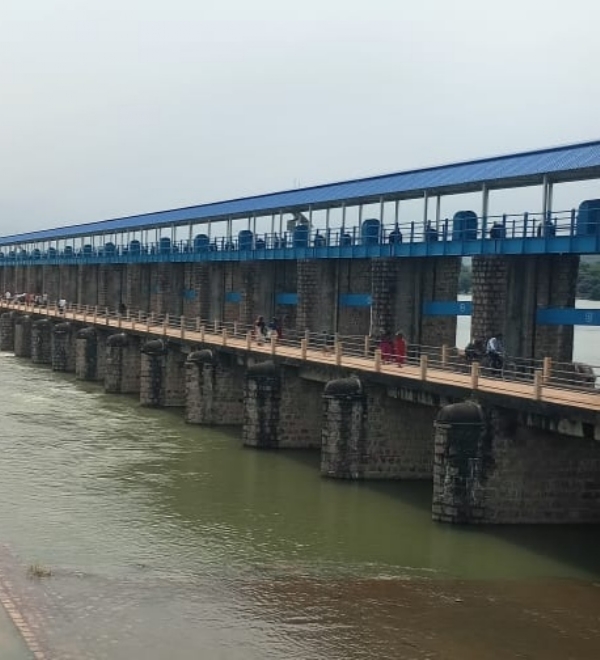 जरगो जलाशय के बंद सभी गेट।