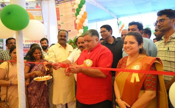 पर्यटन मंत्री अग्रवाल सम्मान समारोह और आकांक्षा हाट का शुभारंभ करते