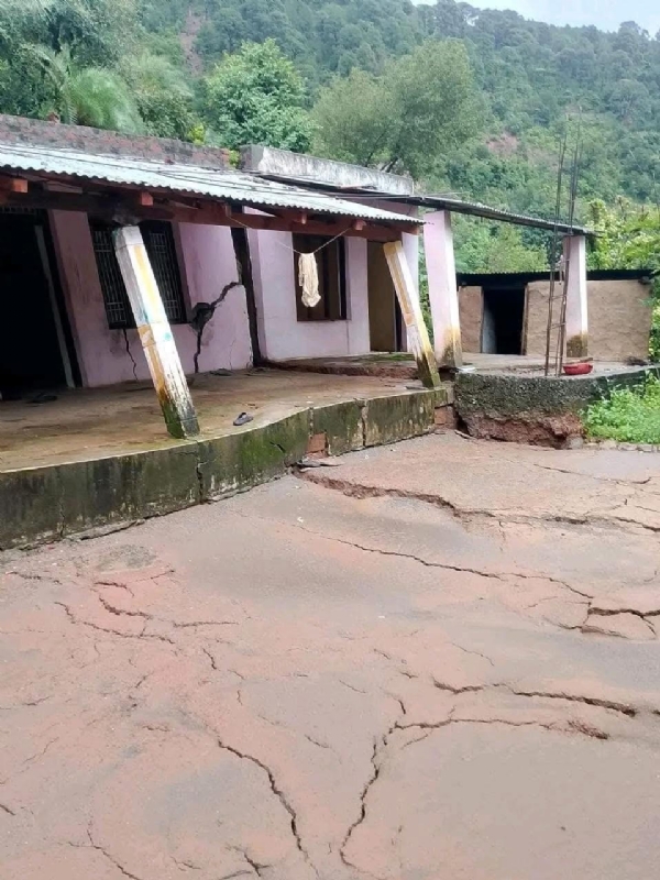 19 houses damaged due to landslide in Basohli, people took shelter in schools