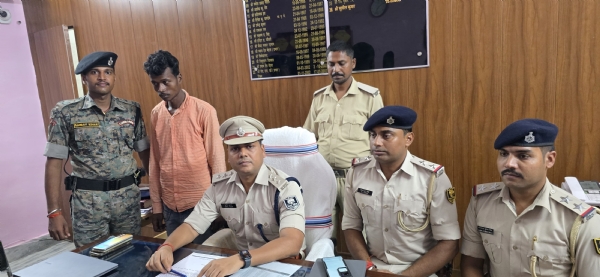 अररिया फोटो:एसडीपीओ पीसी में जानकारी देते