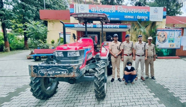 ट्रैक्टर चोरी के साथ गिरफ्तार अभियुक्त।