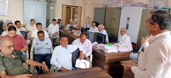 फतेहाबाद। बैठक में प्रदर्शन की तैयारियों को लेकर चर्चा करते मिनिस्ट्रीयल स्टाफ एसोसिएशन के पदाधिकारी।