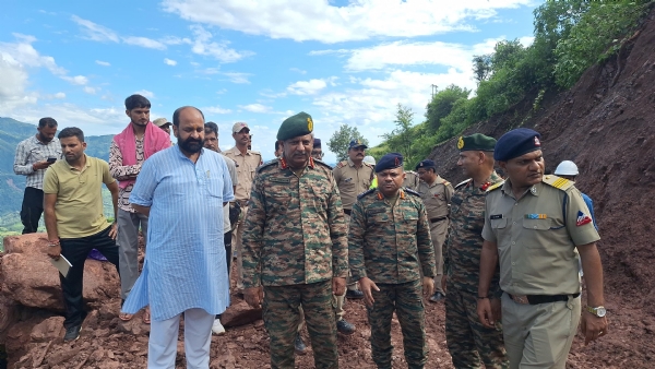 BRO Director General visited Bani-Basohli road and gave instructions to speed up the repair work