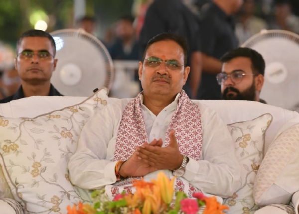 सांस्कृतिक कार्यक्रम में मुख्यमंत्री भजनलाल शर्मा।