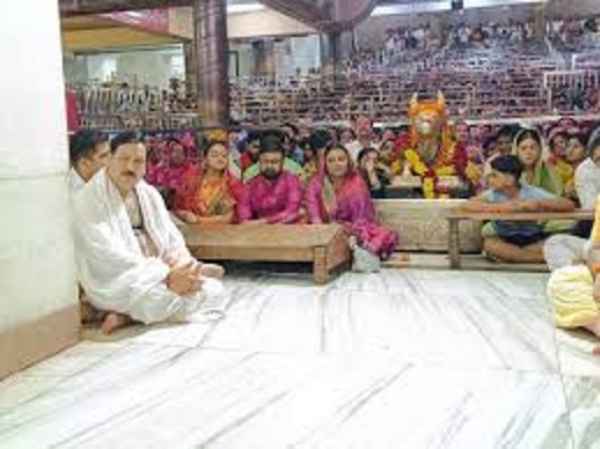 राज्यमंत्री टेटवाल परिवार के साथ भस्म आरती में शामिल हुए