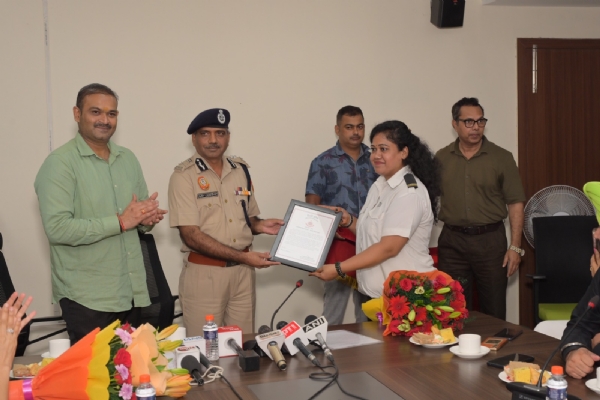 पुलिस मुख्यालय में हाईवे हीरो ट्रस्ट के ड्राइवर हुए सम्मानित की फाेटाे