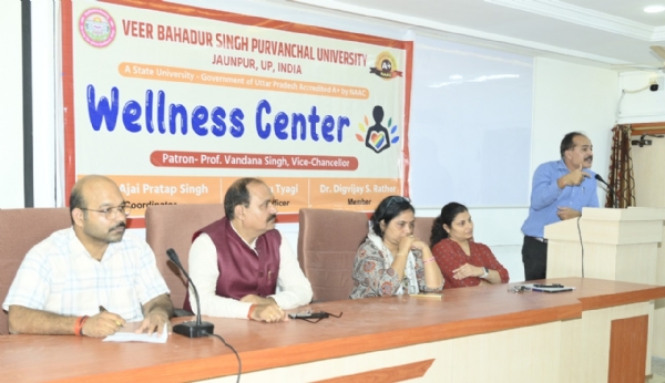 डिजिटल एडिक्शन युवाओं के भविष्य के लिए खतरा मंचासीन  अतिथि
