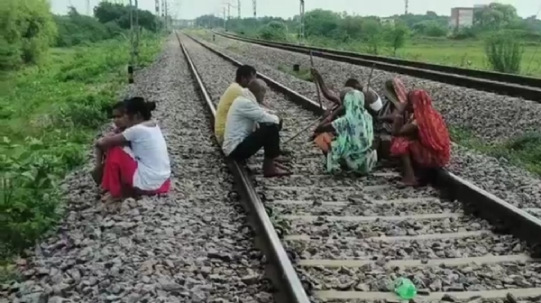 ट्रेन से कटकर वृद्ध की मौत, परिजनों में कोहराम