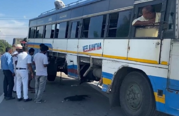 यात्री बस और तेल टैंकर की टक्कर