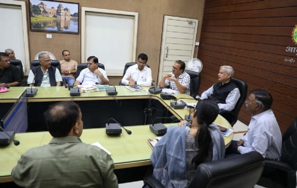 संभागायुक्त की अध्यक्षता में राष्ट्रीय लता मंगेशकर अलंकरण समारोह को लेकर बैठक