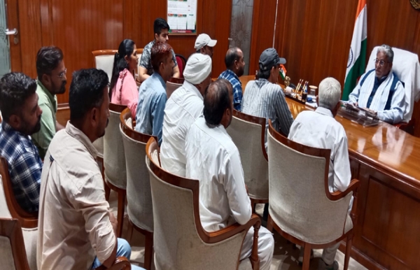 हरियाणा के विकास एवं पंचायत मंत्री राष्ट्रीय मजदूर किसान मंच के पदाधिकारियों की बैठक लेते हुए