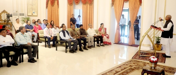 केन्द्रीय सचिवालयीन सेवा के प्रशिक्षु अधिकारियों को संबोधित करते हुए राज्यपाल मंगुभाई पटेल