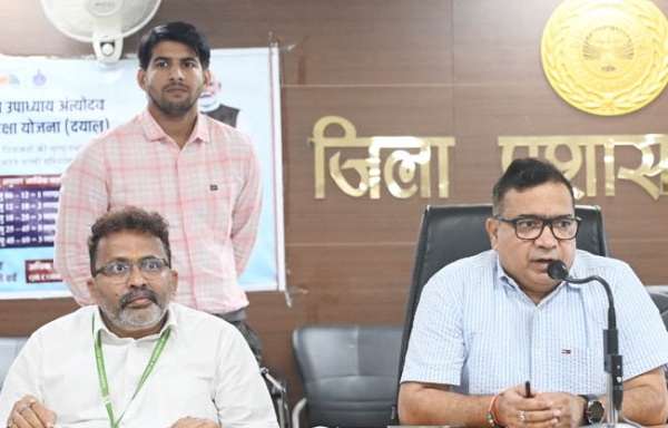 सोनीपत: उपायुक्त सुशील सारवान के साथ कृषि एवं किसान कल्याण विभाग के उपनिदेशक पवन शर्मा