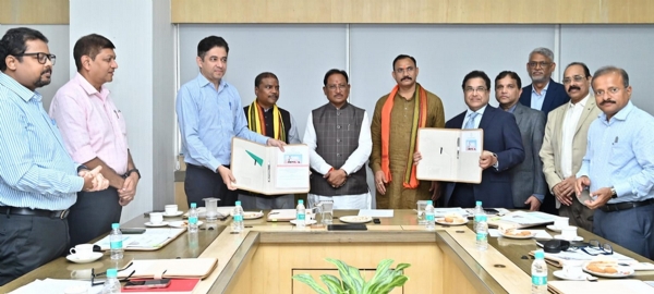 एमओयू पर हस्ताक्षर में उपस्थित मुख्यमंत्री विष्णुदेव साय