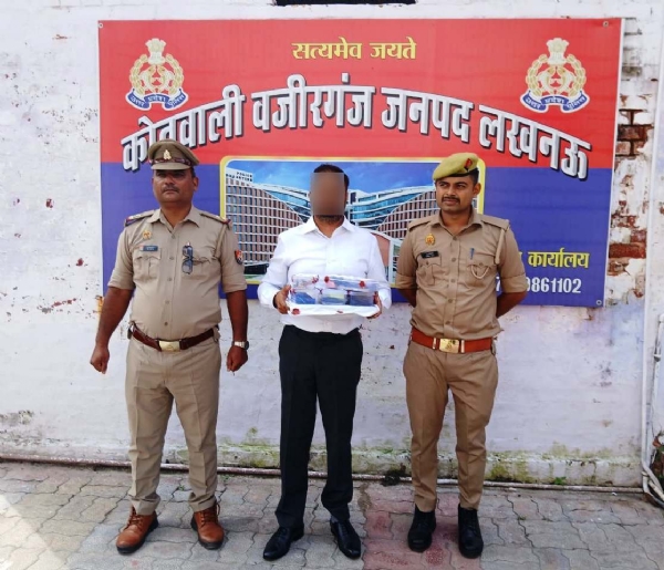 खुद को आईएएस बताकर रौंब गांठने वाला फर्जी आईएएस अधिकारी