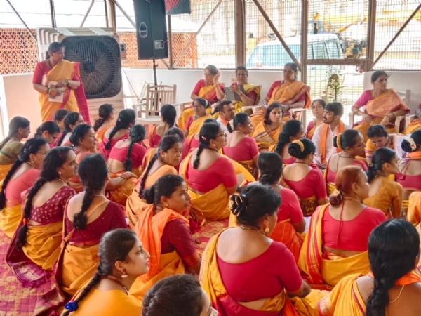 कर्नाटक की महिला टोली की ओर से  रामस्तुति , दर्शन पूजन