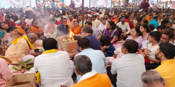 महाष्टमी: हवन पूजन में दिखा श्रद्धालुओं का उत्साह