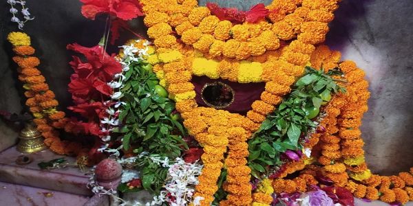 अष्टमी पूजन के लिए गड़बड़ा शीतला धाम में उमड़ा आस्था का सैलाब, 50 हजार श्रद्धालुओं ने किए दर्शन