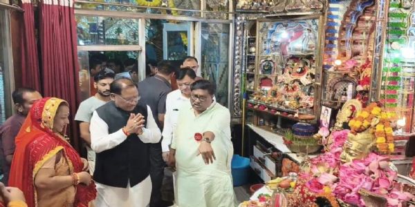 मुख्यमंत्री विष्णु देव साय ने कोरबा में जगद्गुरु रामभद्राचार्य से लिया आशीर्वाद