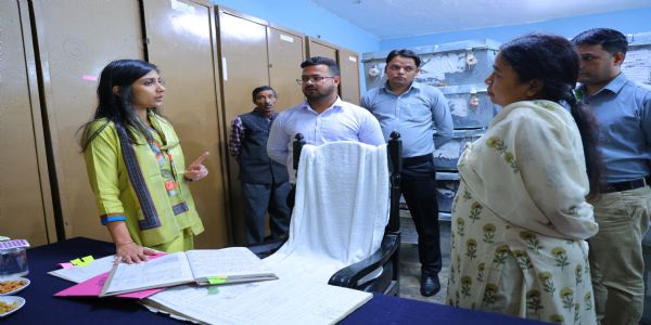 जिलाधिकारी ने किया कोषागार का किया निरीक्षण