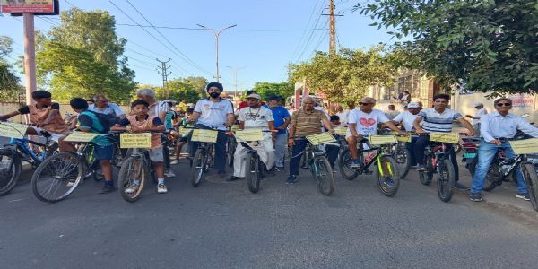 भीलवाड़ा में तीन पीढ़ियों संग निकली अनूठी साइकिल रैली, दिया स्वस्थ जीवन और पर्यावरण संरक्षण का संदेश