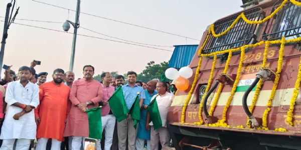 सूरत–छपरा ताप्ती गंगा एक्सप्रेस का थावे जंक्शन रेलवे स्टेशन तक यात्रा विस्तार