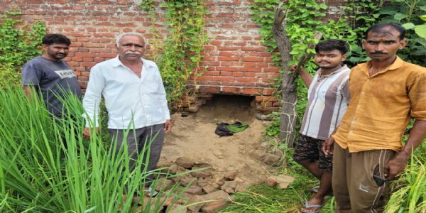 औरैया : सेंध लगाकर घर में घुसे चाेर लाखों के जेवर-नकदी लेकर फरार