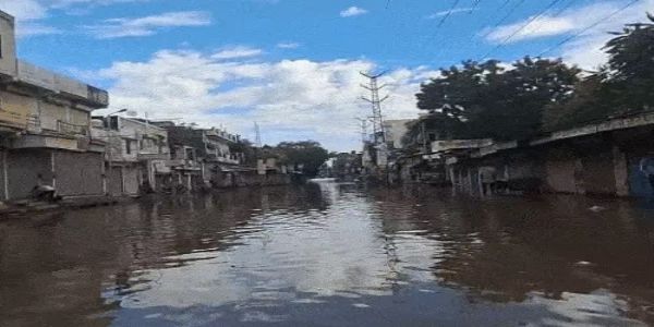 अरब सागर और बंगाल की खाड़ी के सिस्टम से बरसे मेघ, कई जिलों में अलर्ट जारी