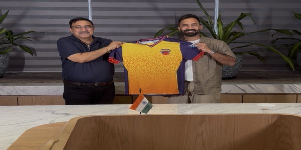 अब दिनेश कार्तिक डीपी वर्ल्ड आईएलटी20 में शारजाह वॉरियर्ज़ के लिए खेलते नजर आएंगे