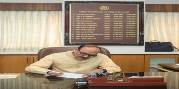 रायपुर : छत्तीसगढ़ के नवनियुक्त मुख्य सचिव विकासशील ने कार्यभार संभाला