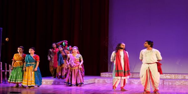 मोतिहारी में राष्ट्रीय नाट्य विद्यालय रंगमंडल के कलाकारो ने किया नाट्य मंचन
