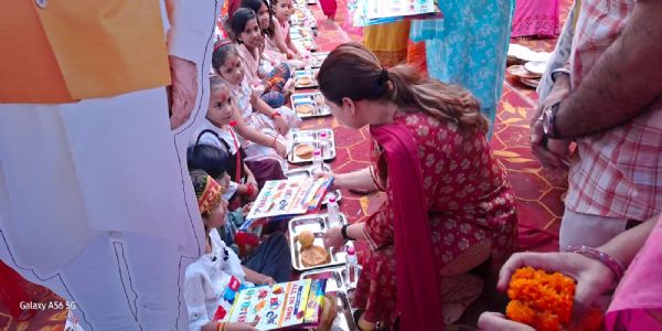 मिशन शक्ति व पोषण माह के अंतर्गत किया गया 101 कन्याओं का पूजन