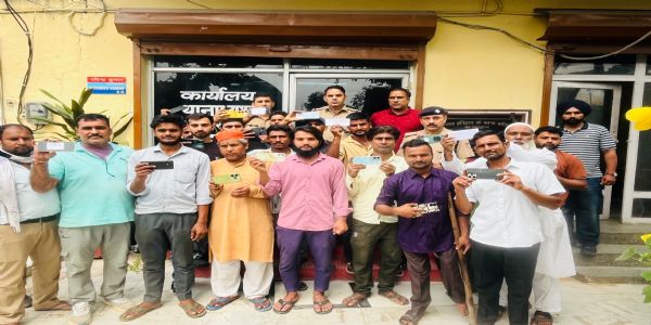 कलियर पुलिस ने खोए हुए 44 मोबाइल तलाश कर लौटाए