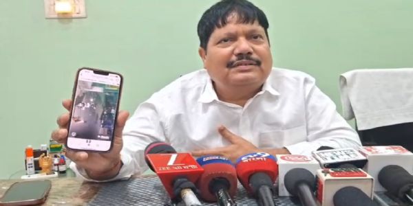 जगद्दल में देर रात बमबाजी और गोलीबारी, पूर्व सांसद अर्जुन सिंह के घर के पास तनाव