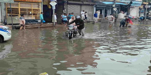 झज्जर: मानसून की विदाई के बाद बहादुरगढ़ में जमकर बरसे बादल
