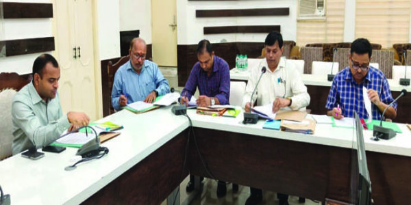 डीएम ने ली चिकित्सा प्रबन्धन समिति की बैठक