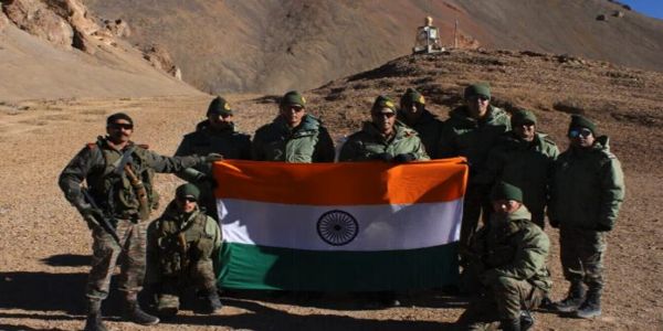 लेफ्टिनेंट जनरल प्रतीक शर्मा ने लद्दाख के विभिन्न इलाकों में परिचालन तैयारियों का लिया जायजा