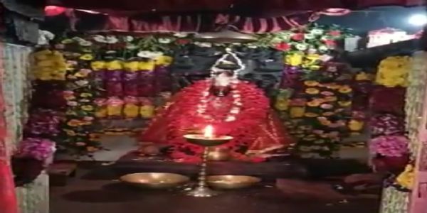 मां दिउड़ी मंदिर में 200 साल से जारी है बलि की परंपरा, धौनी आते हैं यहां बार–बार