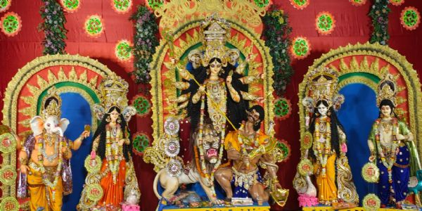 महाष्टमी पर धन, सुख और ऐश्वर्य की देवी महागौरी की हुई पूजा